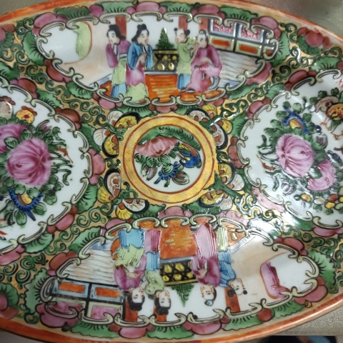 古玩陶瓷清晚期，人物花鳥蝶紋廣彩盤拍賣，當前價格999元
