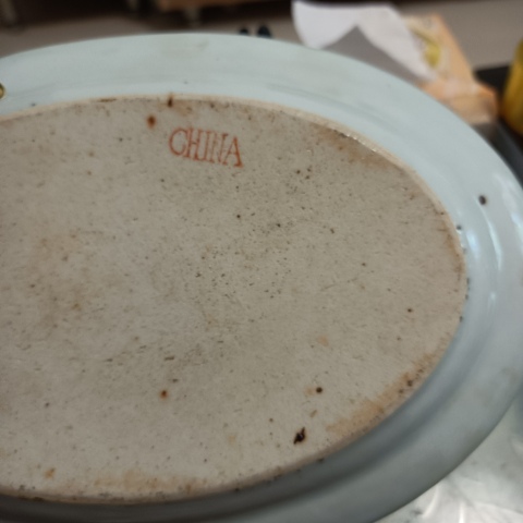 古玩陶瓷清晚期，人物花鳥蝶紋廣彩盤拍賣，當前價格999元