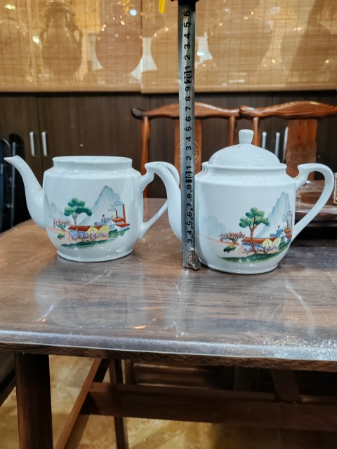 古玩陶瓷文革粉彩工廠茶壺一對拍賣,當前價格1200元