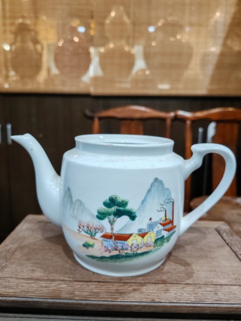 古玩陶瓷文革粉彩工廠茶壺一對拍賣,當前價格1200元