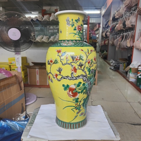 古玩陶瓷黃地五彩錦雞洞石花卉紋觀音瓶拍賣，當前價格13800元