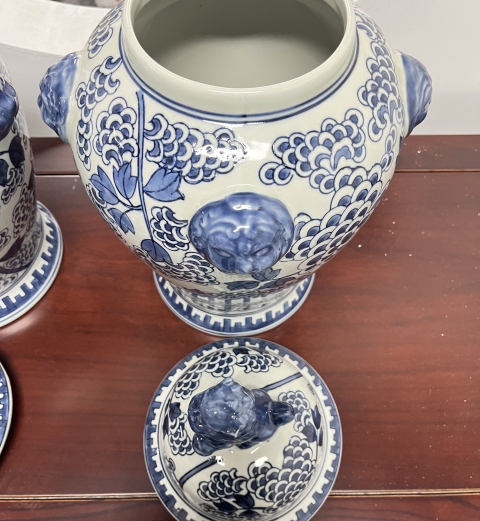古玩陶瓷特大將軍罐 青花花卉紋獅耳將軍罐一對拍賣，當前價格1200元