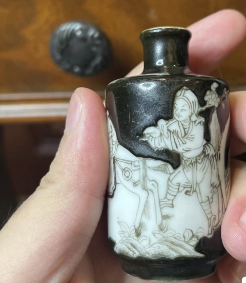 古玩陶瓷清代 墨彩踏雪尋梅鼻煙壺拍賣，當前價格18000元