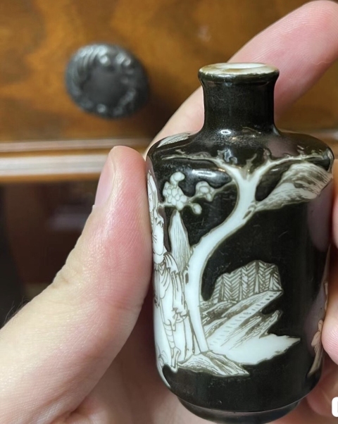 古玩陶瓷清代 墨彩踏雪尋梅鼻煙壺拍賣，當前價格18000元