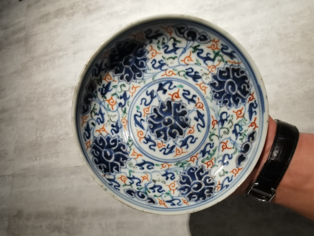 古玩陶瓷青花加彩纏枝蓮紋盤拍賣，當前價格8500元