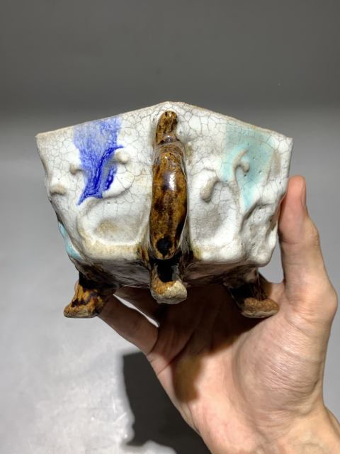 古玩陶瓷精美三色釉六角三足香爐拍賣,當前價格0元