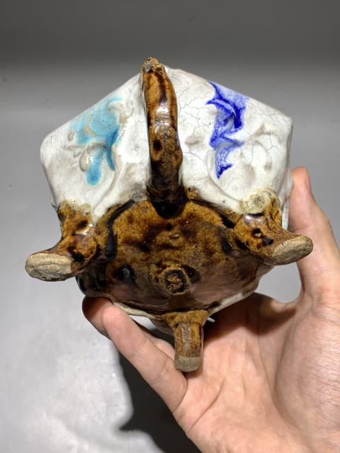 古玩陶瓷精美三色釉六角三足香爐拍賣,當前價格0元