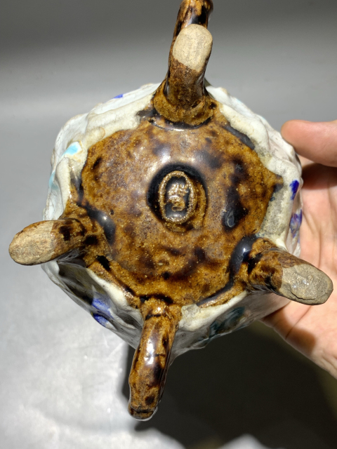 古玩陶瓷精美三色釉六角三足香爐拍賣,當前價格0元
