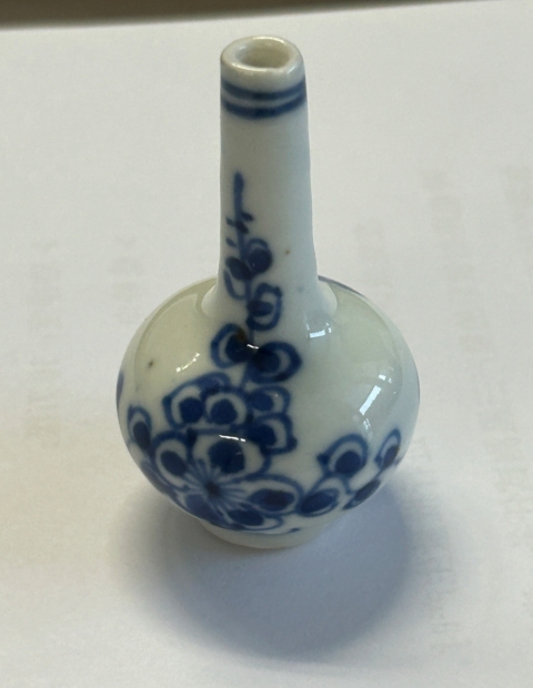 康熙青花梅花紋小天球瓶拍賣，當前價格1980元