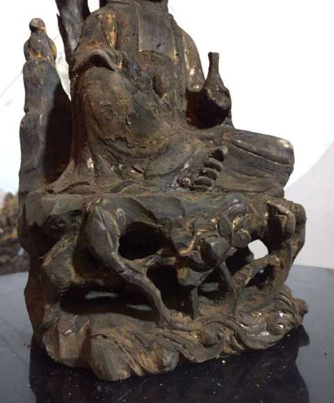 古玩雜項晚清整根楠木巧雕巖洞祥修觀音拍賣，當前價格1580元