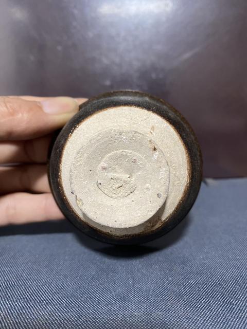 古玩陶瓷宋元吉州窯醬釉撇口杯拍賣,當前價格2200元