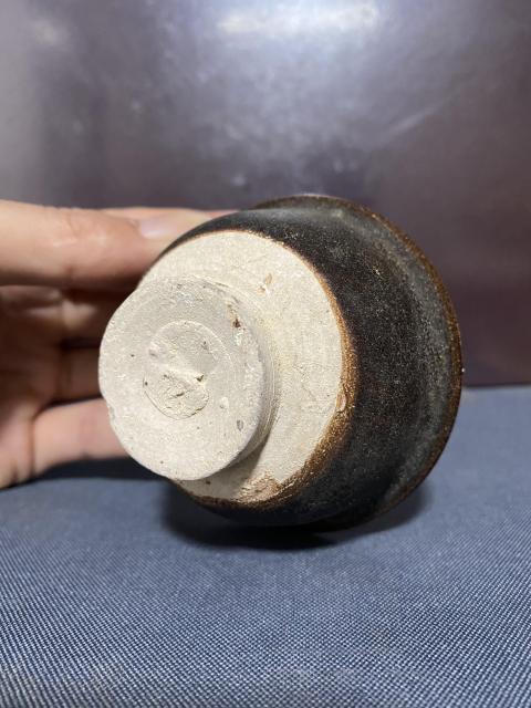古玩陶瓷宋元吉州窯醬釉撇口杯拍賣,當前價格2200元