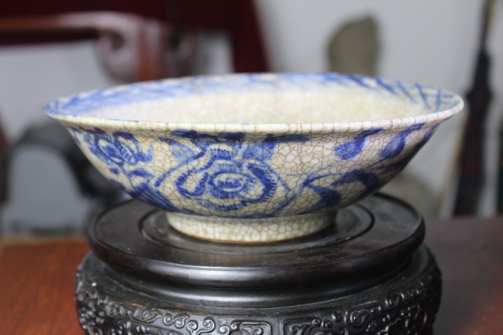 古玩陶瓷清中期·哥釉青花花卉紋碗拍賣，當前價格3680元