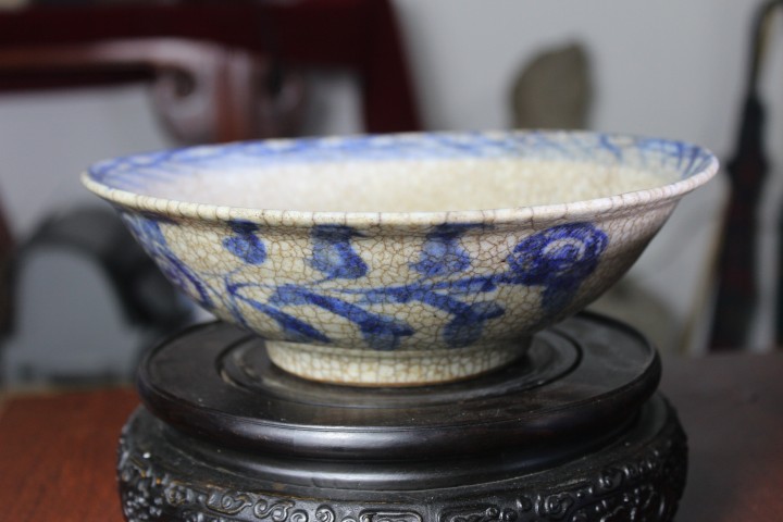古玩陶瓷清中期·哥釉青花花卉紋碗拍賣，當前價格3680元