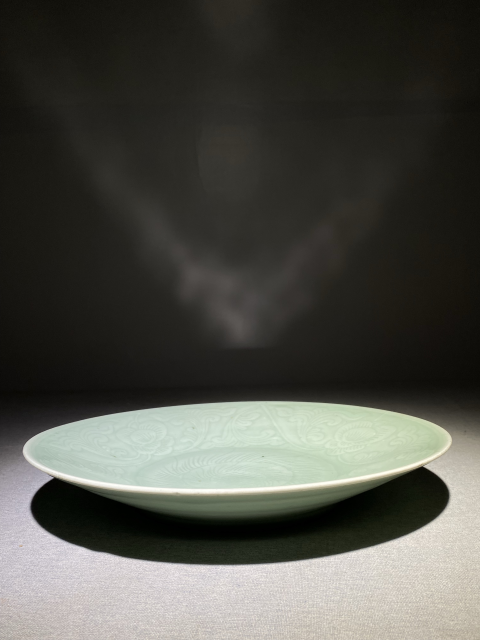 古玩陶瓷【清中期·34.5厘米放漏大件,收藏級精品(己保真)】豆青釉刻花花卉紋盤拍賣,當前價格2988元