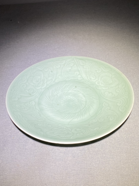 古玩陶瓷【清中期·34.5厘米放漏大件,收藏級精品(己保真)】豆青釉刻花花卉紋盤拍賣,當前價格2988元