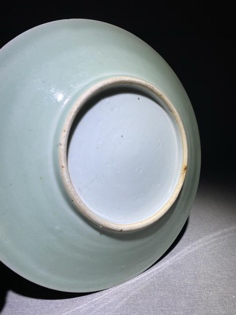 古玩陶瓷【清中期·34.5厘米放漏大件,收藏級精品(己保真)】豆青釉刻花花卉紋盤拍賣,當前價格2988元