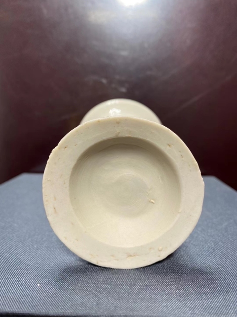 古玩陶瓷清德化窯白釉花觚拍賣，當(dāng)前價(jià)格1500元