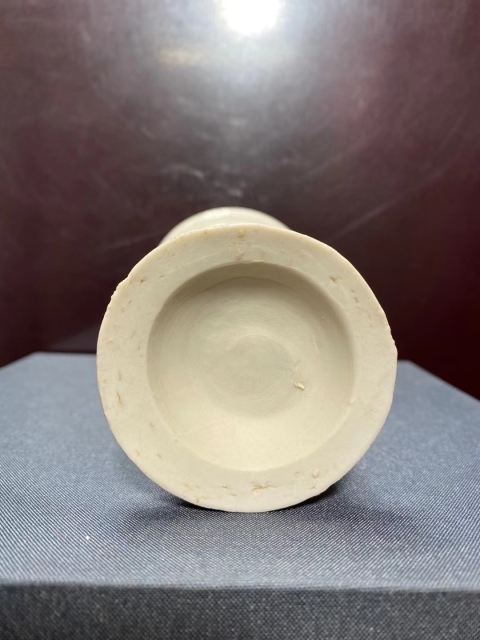 古玩陶瓷清德化窯白釉花觚拍賣，當(dāng)前價(jià)格1500元