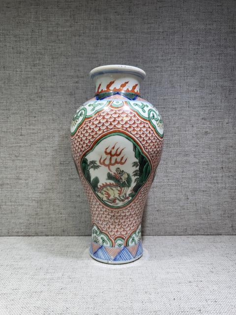 古玩陶瓷晚清青花五彩瑞獸圖梅瓶拍賣，當前價格6800元