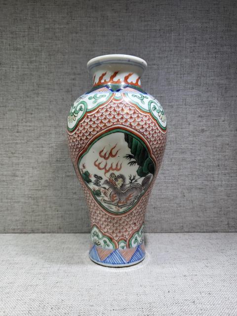 古玩陶瓷晚清青花五彩瑞獸圖梅瓶拍賣，當前價格6800元