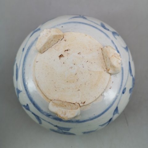 古玩陶瓷明代青花纏枝花卉紋香爐拍賣,當前價格18888元