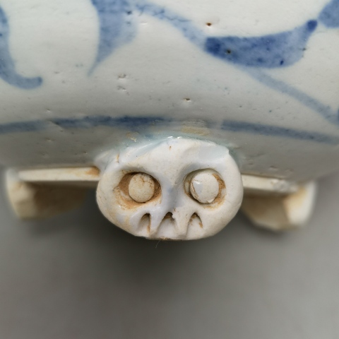 古玩陶瓷明代青花纏枝花卉紋香爐拍賣,當前價格18888元