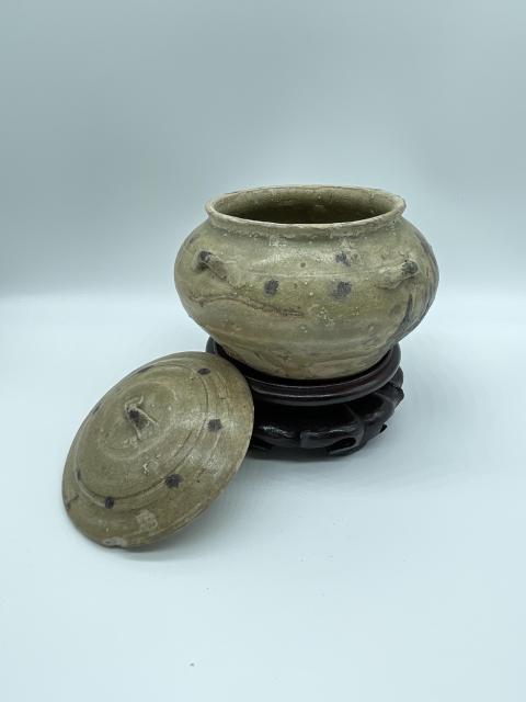 古玩陶瓷南北朝青釉點(diǎn)彩四系蓋罐拍賣,當(dāng)前價(jià)格9800元