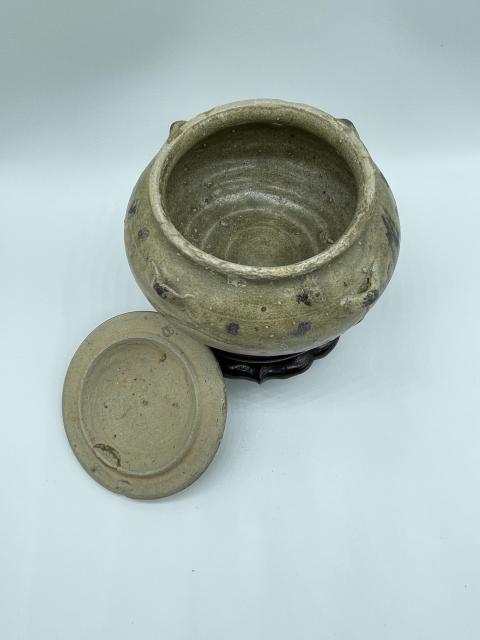 古玩陶瓷南北朝青釉點(diǎn)彩四系蓋罐拍賣,當(dāng)前價(jià)格9800元