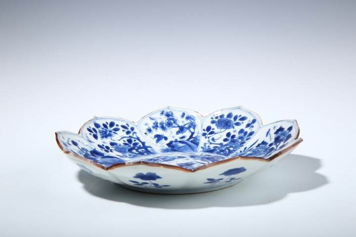 古玩陶瓷清代康熙青花蟲草蓮瓣盤拍賣,當前價格11800元