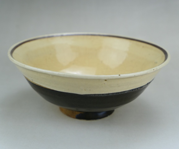 古玩陶瓷稀少.元代緇素斗笠碗（1279年-1368年）拍賣，當前價格18888元