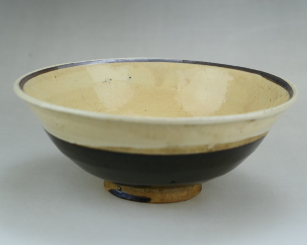 古玩陶瓷稀少.元代緇素斗笠碗（1279年-1368年）拍賣，當前價格18888元
