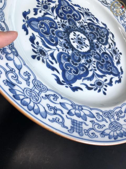 古玩陶瓷康熙青花如意花卉紋折沿大盤拍賣,當前價格9800元
