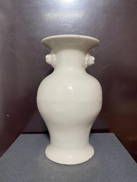古玩陶瓷清德化窯雙鋪首白釉瓶拍賣,當(dāng)前價(jià)格2860元
