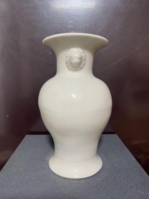 古玩陶瓷清德化窯雙鋪首白釉瓶拍賣,當(dāng)前價(jià)格2860元