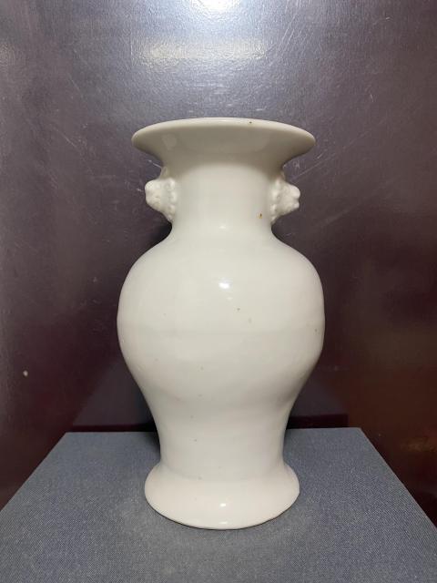 古玩陶瓷清德化窯雙鋪首白釉瓶拍賣,當(dāng)前價(jià)格2860元