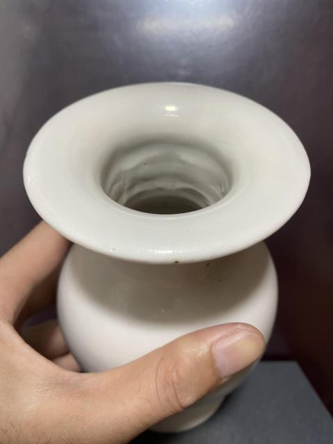 古玩陶瓷清德化窯雙鋪首白釉瓶拍賣,當(dāng)前價(jià)格2860元