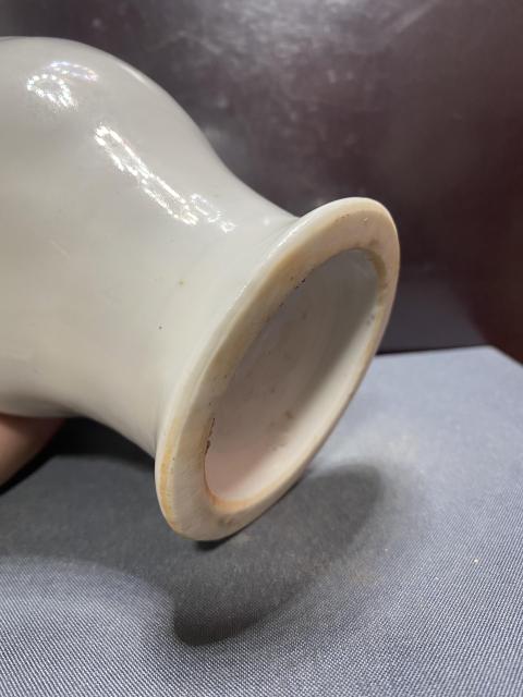 古玩陶瓷清德化窯雙鋪首白釉瓶拍賣,當(dāng)前價(jià)格2860元