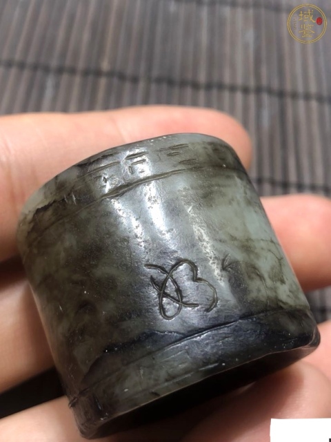 古玩玉器明代和田玉刻花刻字扳指拍賣,當(dāng)前價(jià)格6880元