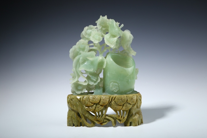 古玩陶瓷創(chuàng)匯·岫玉雕刻花鳥筆筒拍賣，當前價格680元