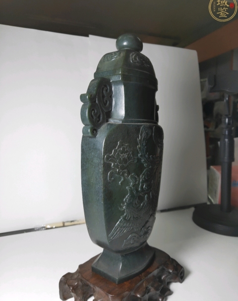 古玩陶瓷和田玉刻龍鳳紋尊拍賣,當前價格25706元