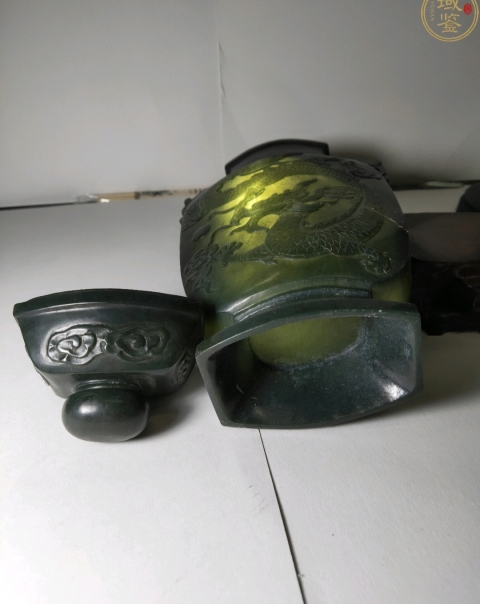 古玩陶瓷和田玉刻龍鳳紋尊拍賣,當前價格25706元
