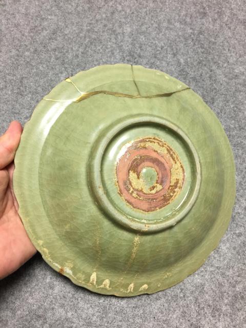古玩陶瓷龍泉青瓷刻花卉紋菱口盤拍賣,當前價格4560元