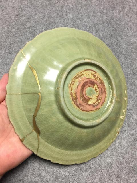 古玩陶瓷龍泉青瓷刻花卉紋菱口盤拍賣,當前價格4560元