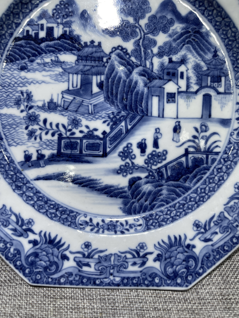 古玩陶瓷乾隆青花山水亭臺樓閣人物紋八方盤拍賣，當前價格1688元