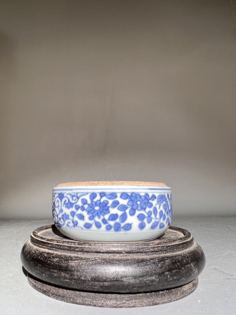 古玩陶瓷（精品官窯制式）青花鳳穿花紋粉盒底拍賣，當前價格6888元