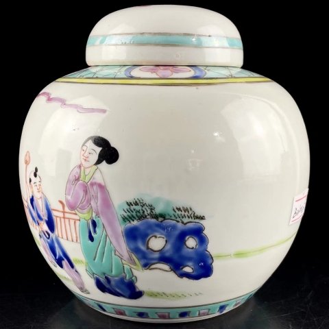 古玩陶瓷粉彩仕女嬰戲圖蓋罐拍賣，當(dāng)前價(jià)格2200元