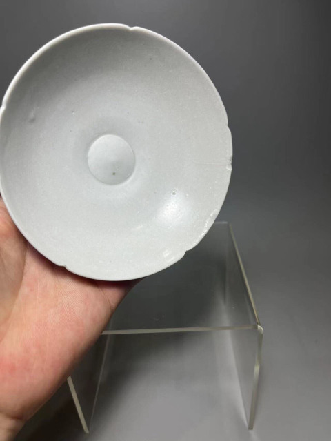 古玩陶瓷精品邢窯宋代白釉花口盞拍賣,當前價格6888元