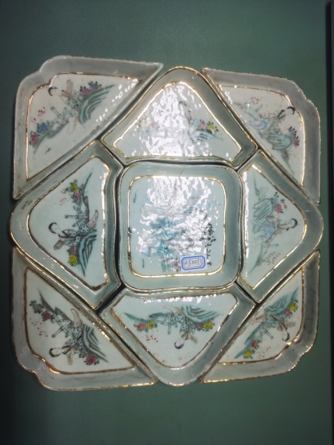 古玩陶瓷民國戌午年(1918)粉彩侍女九子盤拍賣,當(dāng)前價(jià)格2980元