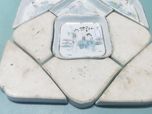 古玩陶瓷民國戌午年(1918)粉彩侍女九子盤拍賣,當(dāng)前價(jià)格2980元